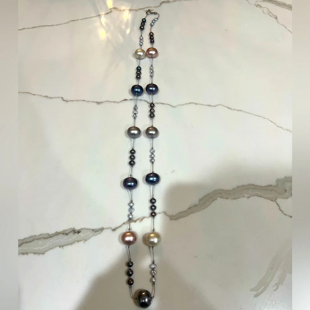 Black and multi-colored pearl necklace (faux) - 19” - Picture 3 of 4